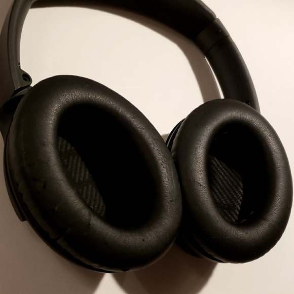 BOSE QC 35 Wireless Noise Cancelling Headphones - EUC - Plus Xtra Ear Pads - Picture 10 of 16